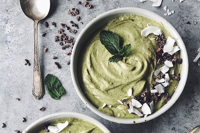 Mint Chocolate Chip Smoothie Bowl